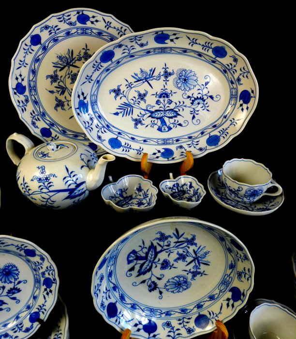 Meissen - Bordservice til 12 (58) - Zwibelmuster - motiv "løg" - Knogleporcelæn - komplet service