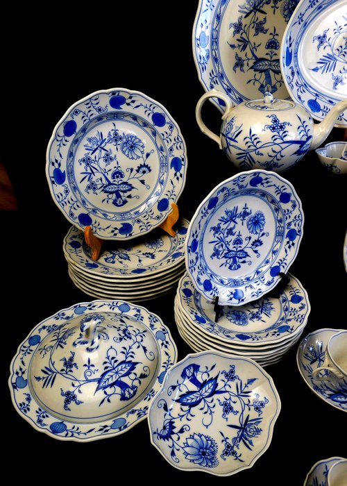 Meissen - Bordservice til 12 (58) - Zwibelmuster - motiv "løg" - Knogleporcelæn - komplet service