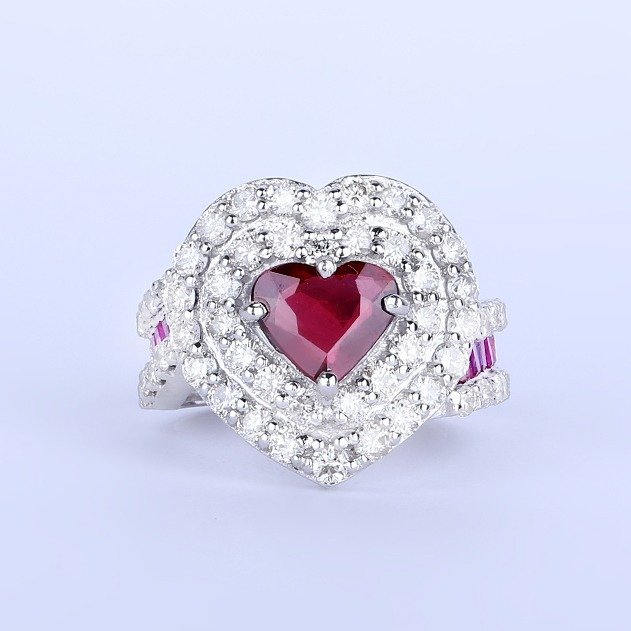 Cocktailring - 14 karat Hvidguld -  4.89ct. tw. Rubin - Diamant - Ruby og diamantring