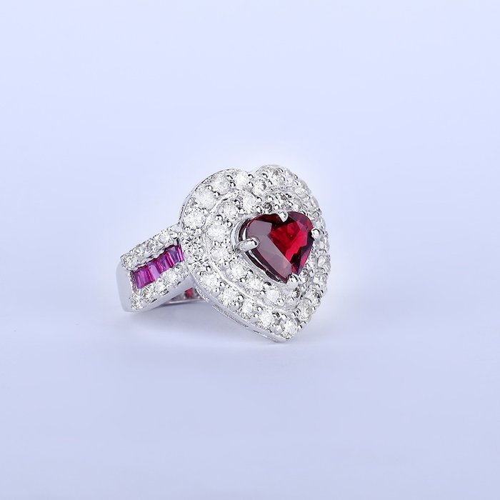 Cocktailring - 14 karat Hvidguld -  4.89ct. tw. Rubin - Diamant - Ruby og diamantring