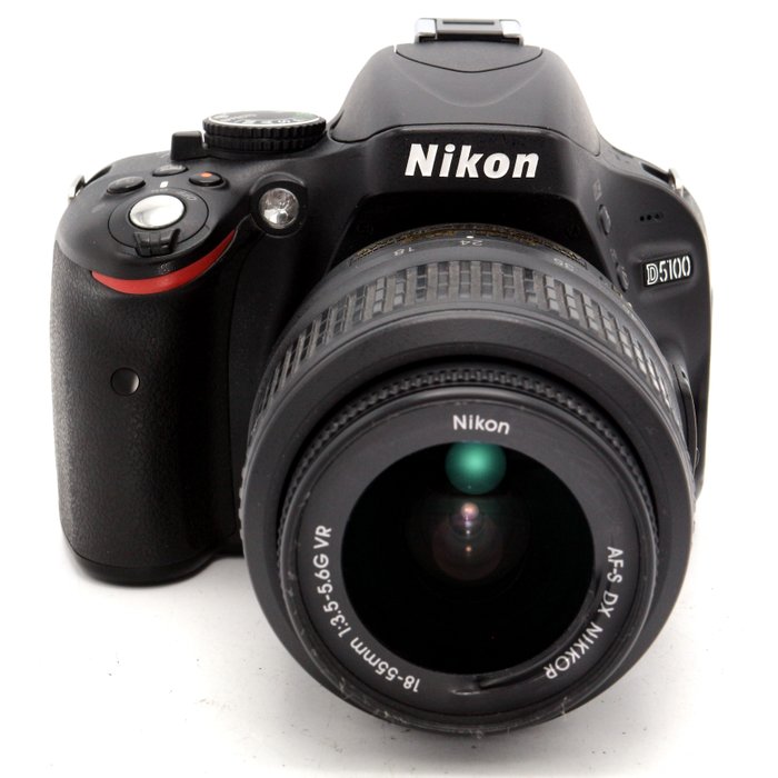 Nikon D5100 + AF-S 18-55mm f/3.5-5.6G VR met nog maar 8324 clicks #DSLR FUN #PRO Digitalt refleks kamera (DSLR)