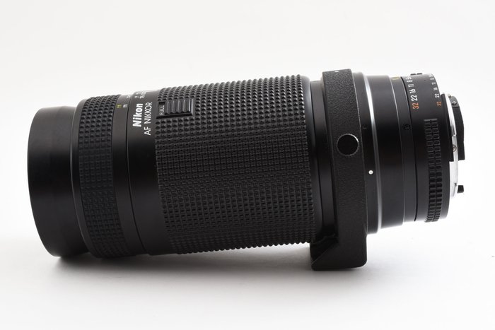 Nikon AF NIKKOR 75-300mm f/45-56 Zoomobjektiv