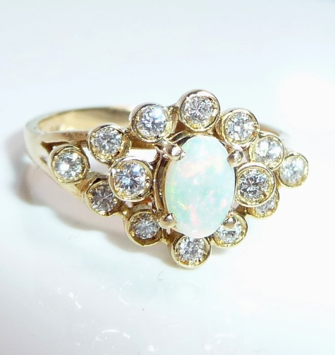 Ring - 18 kraat Gulguld -  0.60ct. tw. Diamant (Natur)  - Opal - Størrelse 53 kan udskiftes