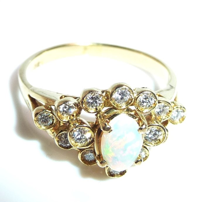 Ring - 18 kraat Gulguld -  0.60ct. tw. Diamant (Natur)  - Opal - Størrelse 53 kan udskiftes