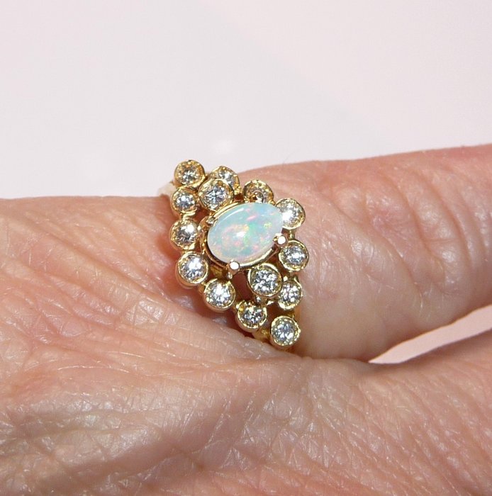 Ring - 18 kraat Gulguld -  0.60ct. tw. Diamant (Natur)  - Opal - Størrelse 53 kan udskiftes