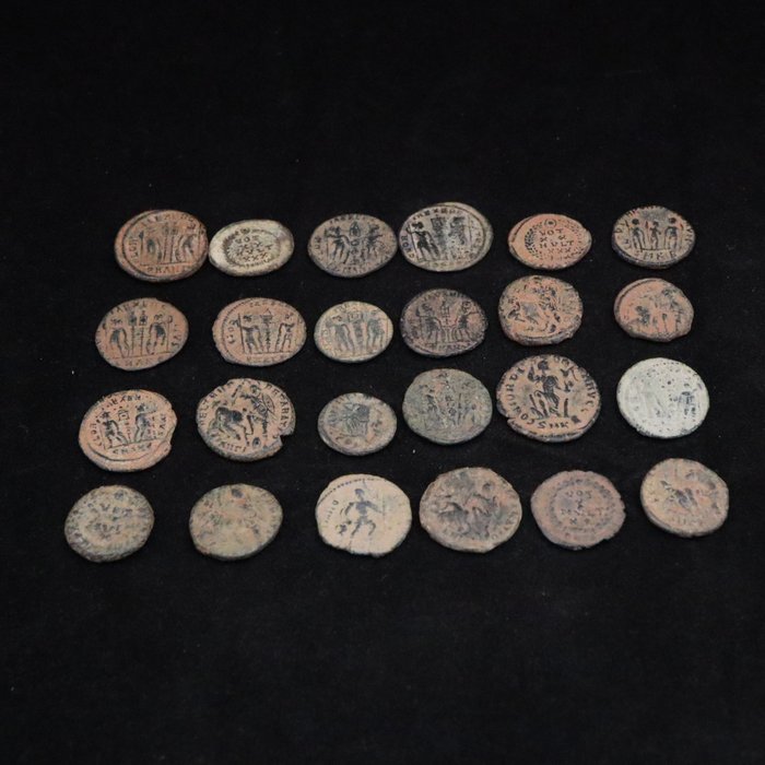 Antikken. Collection of 24 Roman Follis Coins Crika 2nd -4th Century AD  (Ingen mindstepris)