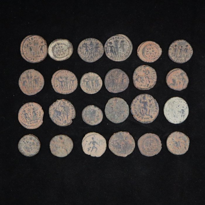 Antikken. Collection of 24 Roman Follis Coins Crika 2nd -4th Century AD  (Ingen mindstepris)