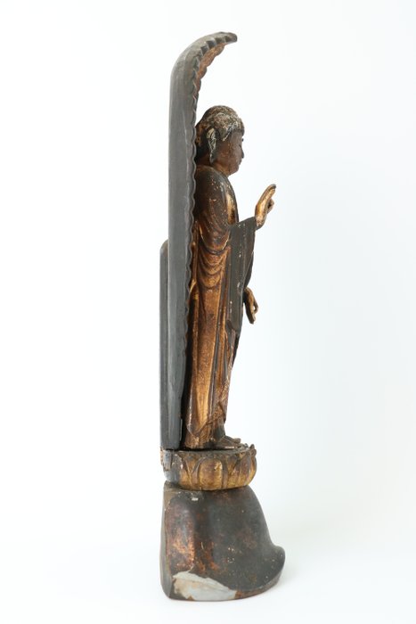 træstatue af Amida Nyorai (Amitabha Buddha) med traditionel gyokugan (indsatte krystaløjne) - Japan - Edo-perioden (1600-1868)