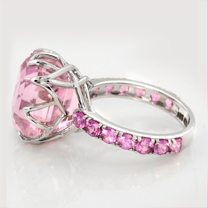 Ingen mindstepris - Ring - 14 karat Hvidguld -  14.68ct. tw. Kunzit - Safir - IGI 13,32 ct Pink