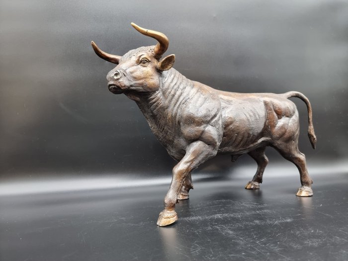 Statue, XL Bronze Bull Hand-Crafted - 28 cm - Bronze