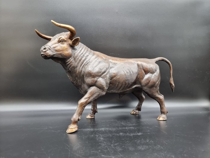 Statue, XL Bronze Bull Hand-Crafted - 28 cm - Bronze