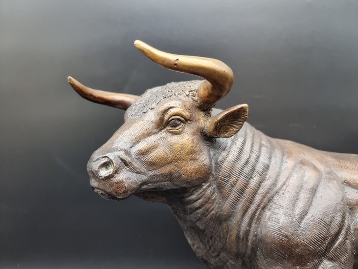 Statue, XL Bronze Bull Hand-Crafted - 28 cm - Bronze