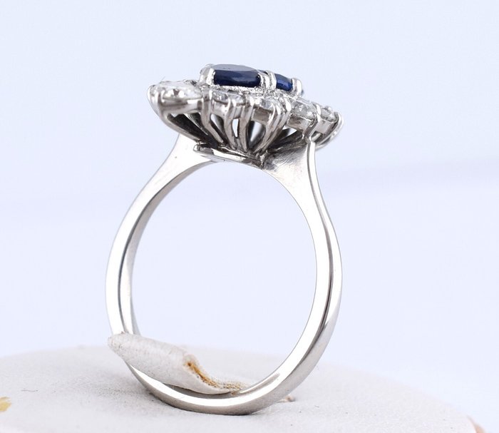 Ring - 18 kraat Hvidguld Safir - Diamant