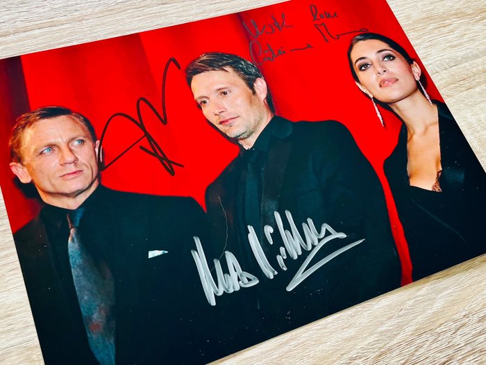 James Bond 007: Casino Royale - Triple signed with COA by Daniel Craig, Mads Mikkelsen and Caterina Murino