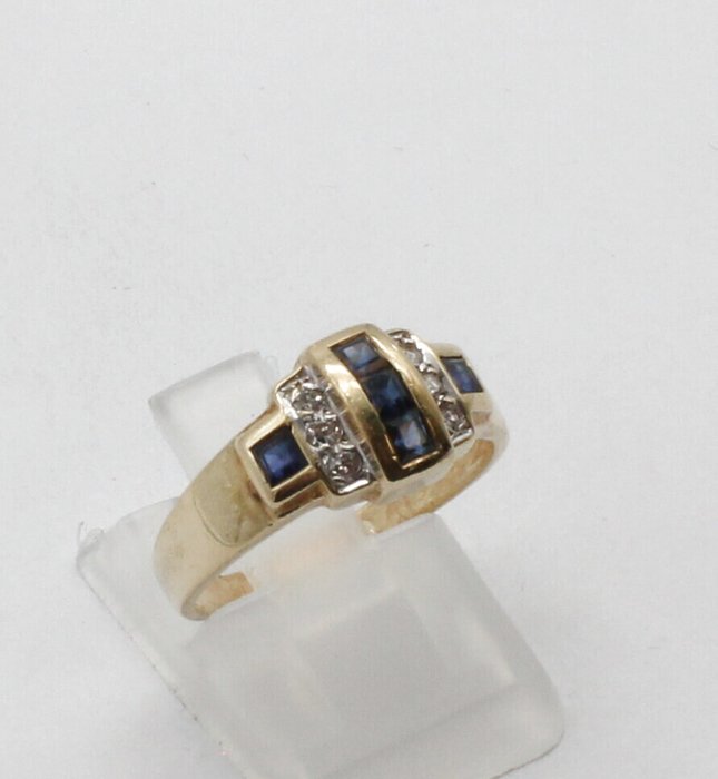 Ingen mindstepris - Ring - 18 kraat Gulguld Safir - Diamant