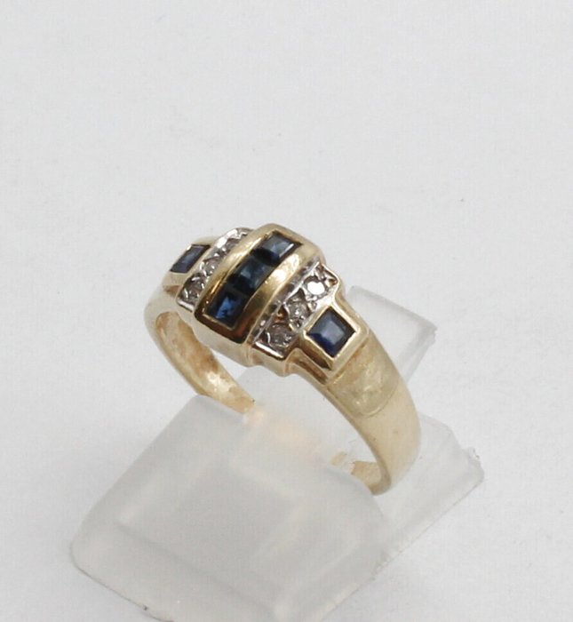 Ingen mindstepris - Ring - 18 kraat Gulguld Safir - Diamant