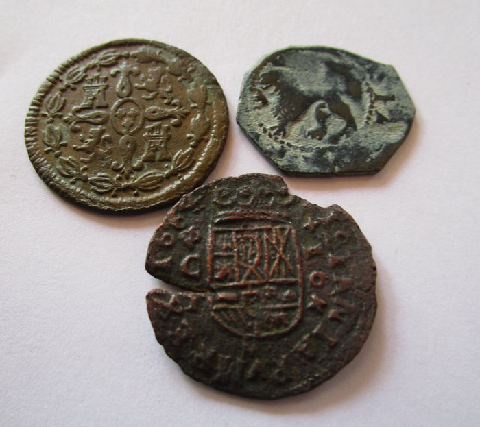 Spaniens kongeriger. -  -. Lote de 3 monedas Felipe IV  Cordoba  1664 , Carlos IV  Segovia 1805 , Felipe II Cuenca  C I  (Ingen mindstepris)