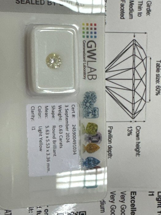 Ingen mindstepris - 1 pcs Diamant  (Naturfarvet)  - 063 ct - Rund - Light Gul - I1 - Gemewizard Gemological Laboratory (GWLab)