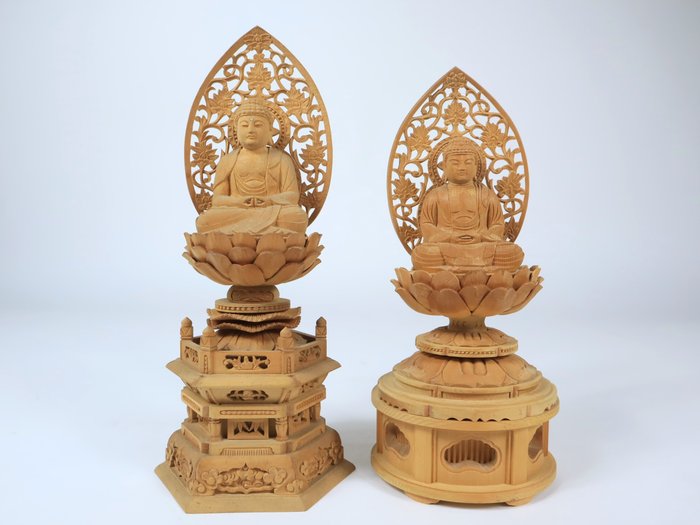 Buddha Statue Pair: Amitabha Buddha and Shakyamuni Buddha with Arabesque Openwork Halo - Skulptur - Træ - Japan  (Ingen mindstepris)