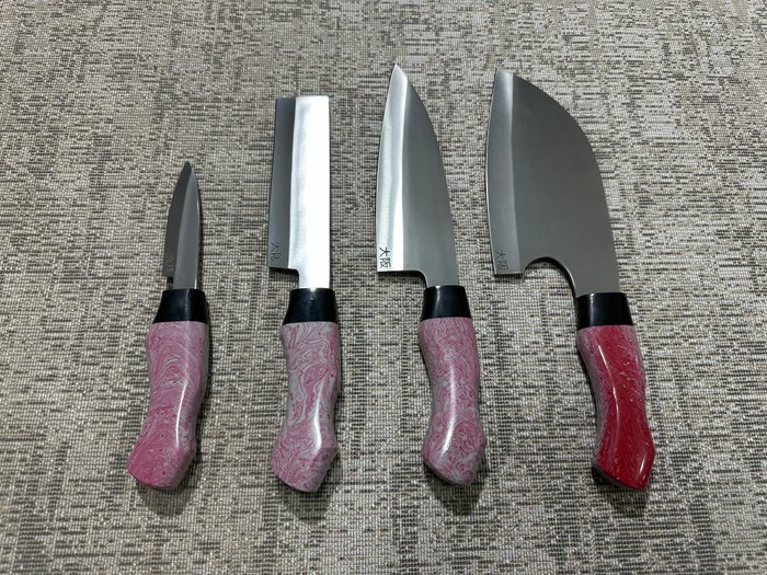 Køkkenkniv - Chef's knife -  Japanske D2 stålhakker, Santoku, Nakiri  Petty Chef knive - D2 Steel  Designing Mix Udsøgt sortfarvet harpikshåndtag - Japan