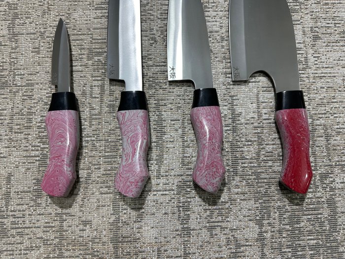 Køkkenkniv - Chef's knife -  Japanske D2 stålhakker, Santoku, Nakiri  Petty Chef knive - D2 Steel  Designing Mix Udsøgt sortfarvet harpikshåndtag - Japan