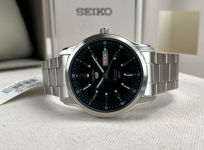 Seiko - 5 - Automatic Day Date - Ingen mindstepris - SNKP11K1 - Mænd - 2011-nu