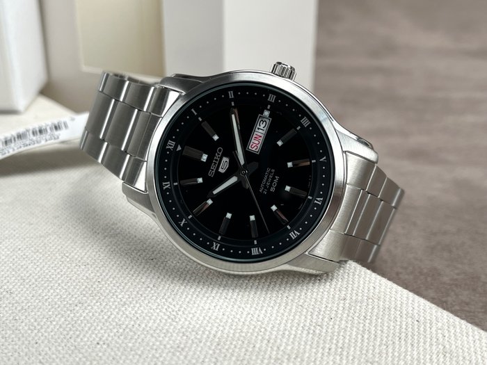 Seiko - 5 - Automatic Day Date - Ingen mindstepris - SNKP11K1 - Mænd - 2011-nu