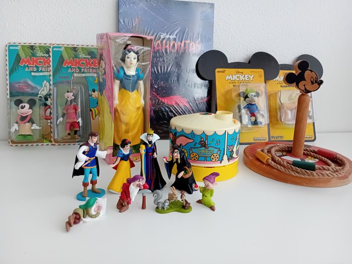 Disney - Legetøj Disney Vintage - Mickey  Minnie Mouse -Pluto-Goofy-Sneeuwwitje-Pocahontas