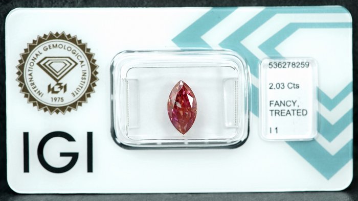 1 pcs Diamant  (Farvebehandlet)  - 203 ct - Marquise - Fancy vivid Orange Lyserød - I1 - International Gemological Institute (IGI)