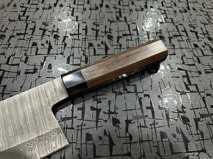 Bunka - Køkkenkniv - Chef's knife -  Japanske kokkeknive i hamret specialstål - Ergonomisk valnøddetræ og sort marmoreret harpiks - Japan