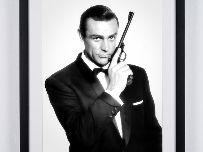 James Bond 007: Dr. No, Sean Connery as 007 - Fine Art Photography - Luxury Wooden Framed 70X50 cm - Limited Edition Nr 09 of 50 - Serial ID 15936 - Original Certificate (COA), Hologram Logo Editor and QR Code - 100% New items.