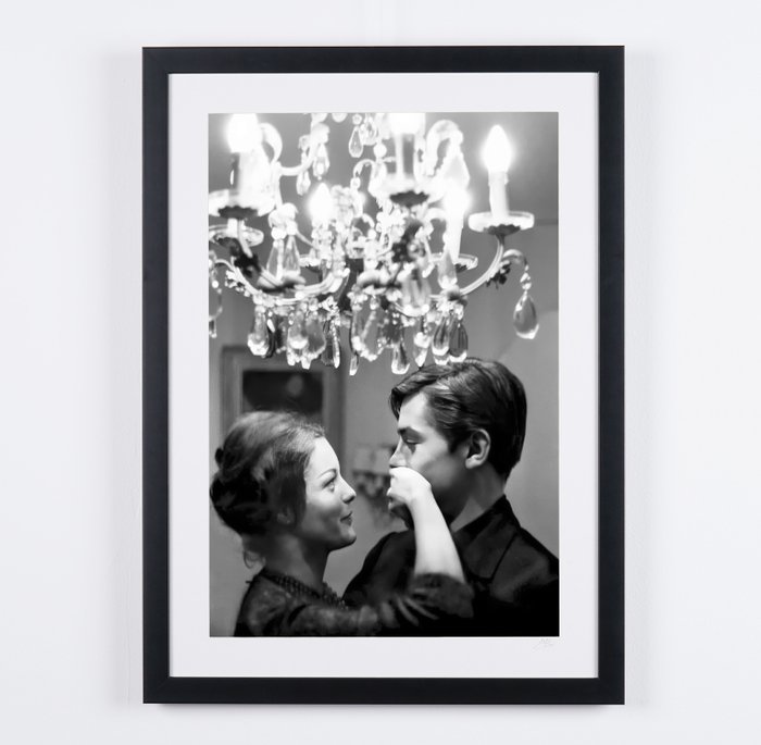 Romy Schneider and Alain Delon - At home in 1959 - Fine Art Photography - Luxury Wooden Framed 70X50 cm - Limited Edition Nr 01 of 30 - Serial ID 17194 - Original Certificate (COA), Hologram Logo Editor and QR Code - 100% New items.