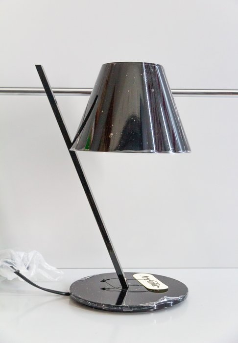 Artemide - Andrea Quaglio  Manuella Simonelli - Bordlampe - La Petite - Polycarbonat, Aluminium, Methacrylat