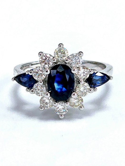 Ring - 14 karat Hvidguld -  2.35ct. tw. Safir - Diamant