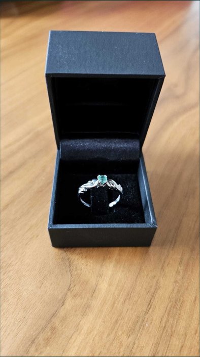 Ingen mindstepris - Forlovelsesring - 14 karat Hvidguld -  0.28ct. tw. Smaragd