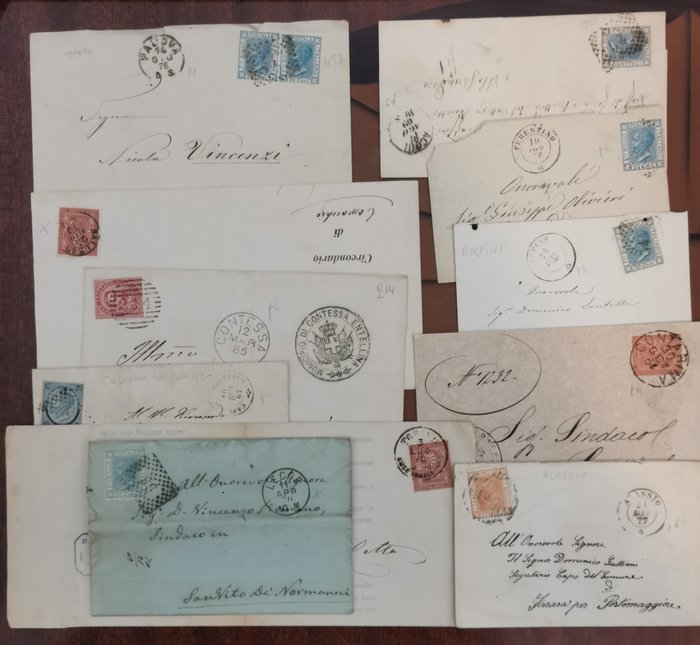 Italien Kongerige 1867/1885 - 18 KONVOLUTTER/FOLDER (nogle med tekst) med porto fra Vittorio Emanuele II-perioden, - Sassone -Vaccari