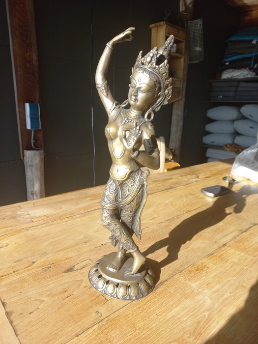 Skulptur - Bronze - Large Yakshi statue - Nepal - Anden halvdel af det 20. århundrede