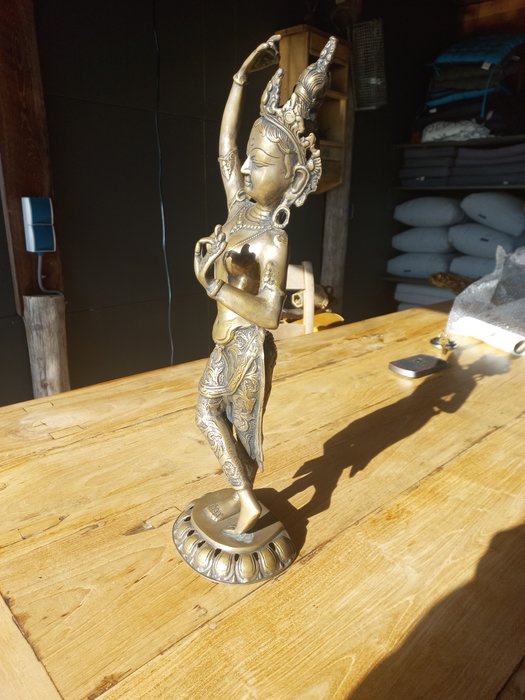 Skulptur - Bronze - Large Yakshi statue - Nepal - Anden halvdel af det 20. århundrede