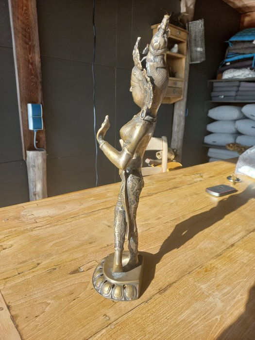 Skulptur - Bronze - Large Yakshi statue - Nepal - Anden halvdel af det 20. århundrede