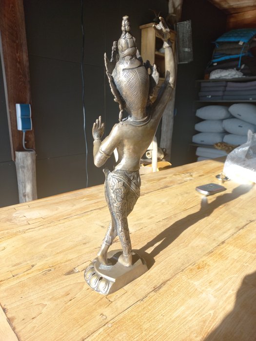 Skulptur - Bronze - Large Yakshi statue - Nepal - Anden halvdel af det 20. århundrede