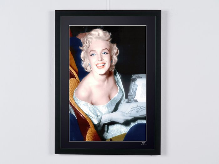 Marilyn Monroe - East of Eden Premiere (March 1955) - Fine Art Photography - Luxury Wooden Framed 70X50 cm - Limited Edition Nr 02 of 30 - Serial ID 30290 - Original Certificate (COA), Hologram Logo Editor and QR Code - 100% New items.