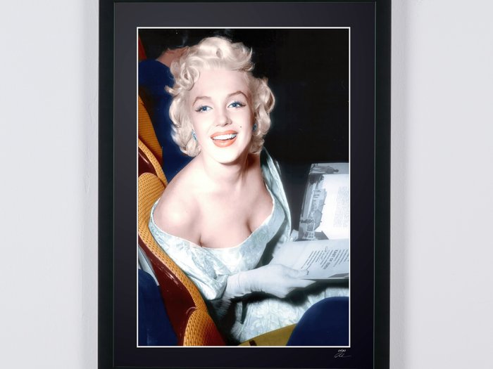 Marilyn Monroe - East of Eden Premiere (March 1955) - Fine Art Photography - Luxury Wooden Framed 70X50 cm - Limited Edition Nr 02 of 30 - Serial ID 30290 - Original Certificate (COA), Hologram Logo Editor and QR Code - 100% New items.