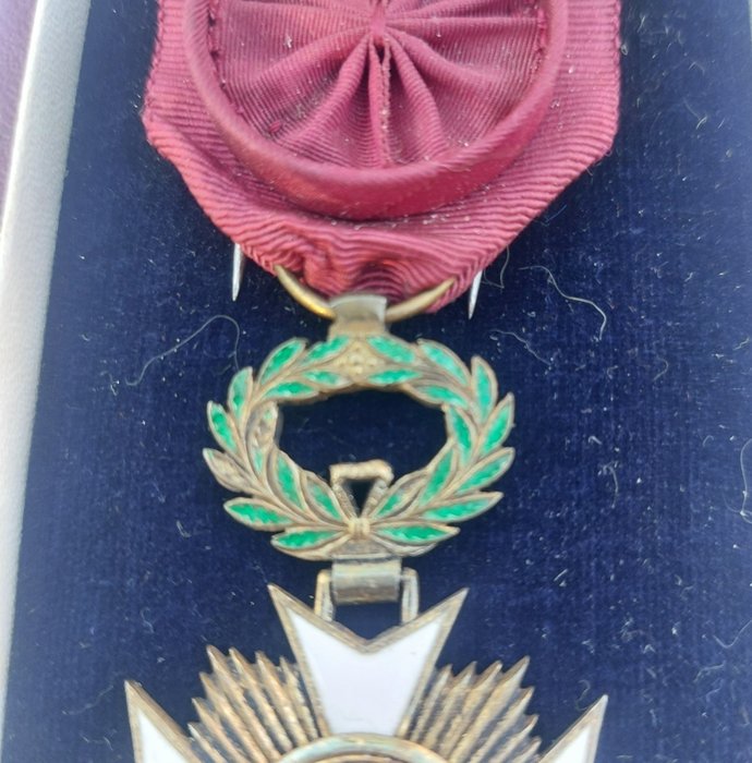 Belgien - Militærmedalje - Officersmedalje i kronens rækkefølge i original æske