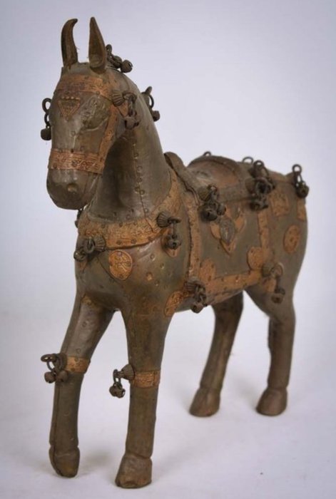 Statue, Bronzen paard met belletjes uit India - 28 cm - Kobber, Træ