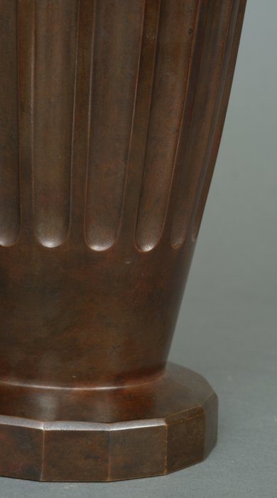 Baluster vase i bronze - Patineret bronze - Nakajima Yasumi II 中島保美 (1905-1986) - Japan - Midt-Shôwa-perioden (midten af det 20. århundrede)