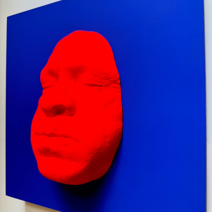 Gregos (1972) - Fluo red breathe on blue background