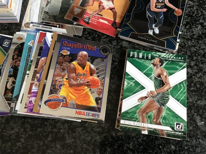 1980 to now - Panini Fleer Skybox Upper Deck - 1200+ NBA cards - LeBron Curry Pippen Iverson Holiday Antetokounmpo Jokic Ewing Magic Luka - 1 Mixed collection