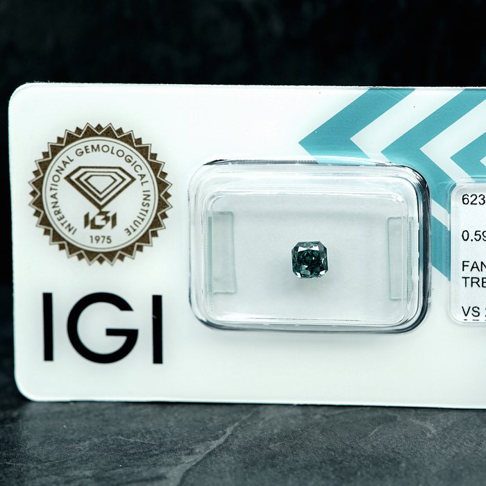 1 pcs Diamant  (Farvebehandlet)  - 0.59 ct - VS2 - International Gemological Institute (IGI)