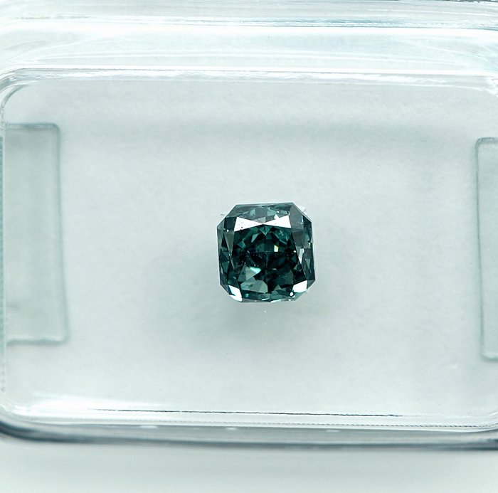 1 pcs Diamant  (Farvebehandlet)  - 0.59 ct - VS2 - International Gemological Institute (IGI)