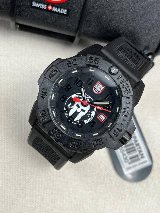 Luminox - Ingen mindstepris - XS3501SPARTAN - Date - Mænd - 2011-nu